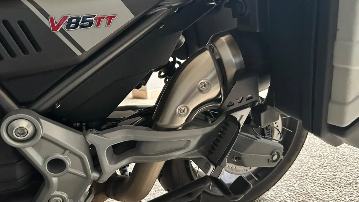 Moto Guzzi V85 TT (2021 - 23)  (5)