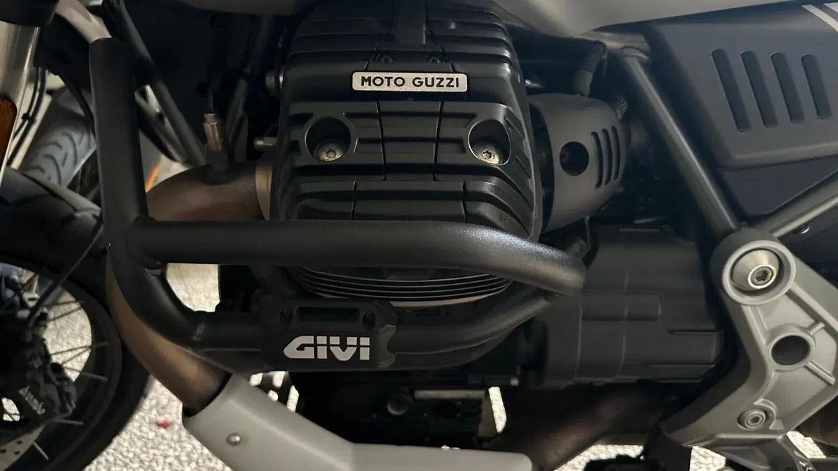 Moto Guzzi V85 TT (2021 - 23)  (6)