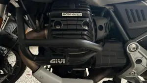 Moto Guzzi V85 TT (2021 - 23)  (6)