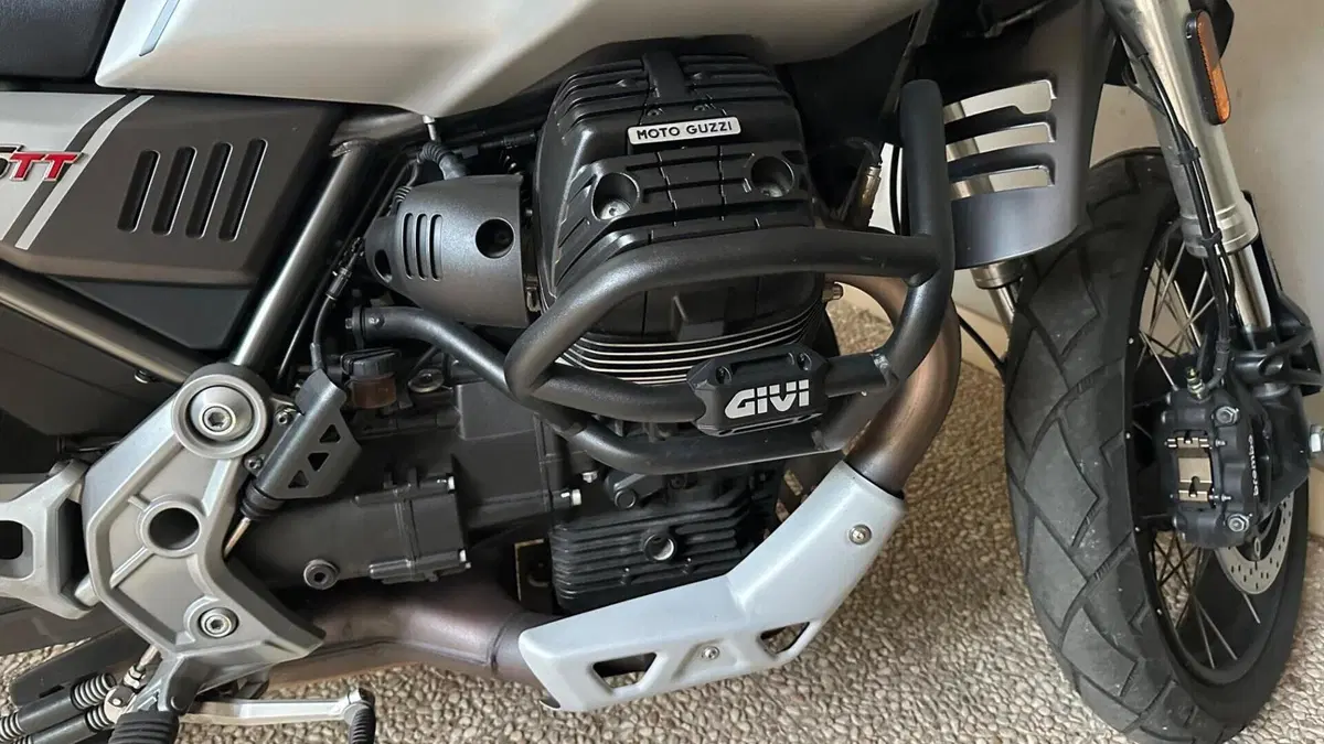 Moto Guzzi V85 TT (2021 - 23)  (7)