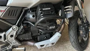 Moto Guzzi V85 TT (2021 - 23)  (7)