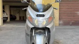 Suzuki Burgman AN 250 (2001 - 03)  (2)