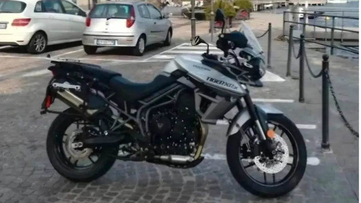 Triumph Tiger 800 XRx (2015 - 17)  (2)