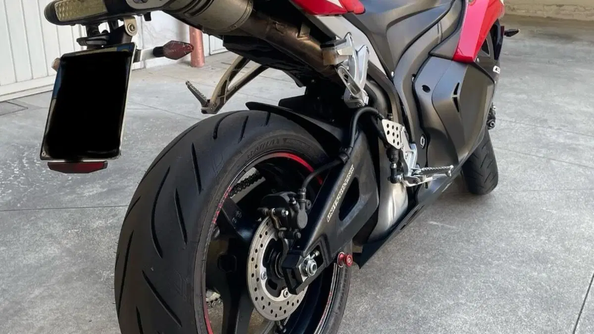 Honda CBR 600 RR (2009 - 12)  (6)