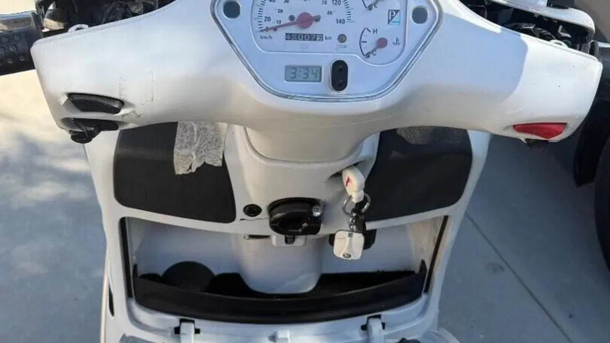 Vespa Granturismo 200 L  (5)