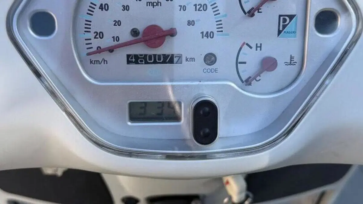 Vespa Granturismo 200 L  (6)
