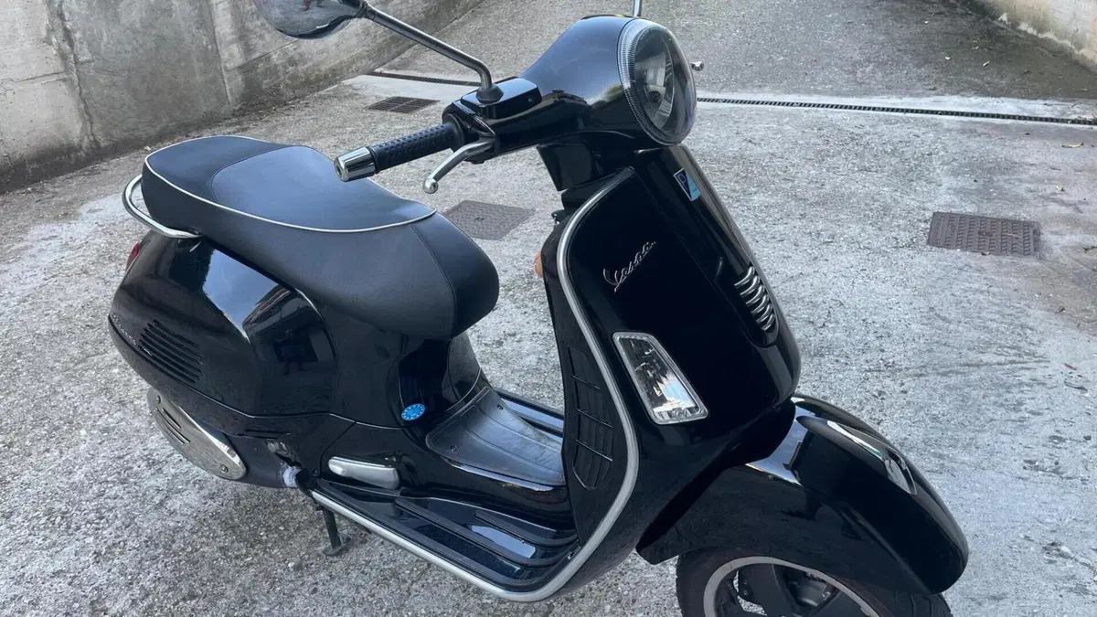 Vespa GTS 300 Super (2008 - 16)  (2)