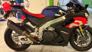 Aprilia RSV4 1100 Factory (2021 - 24)  (2)