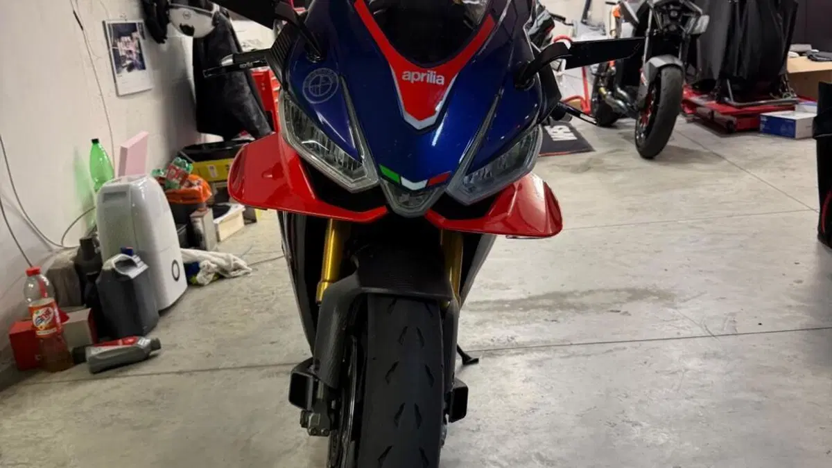 Aprilia RSV4 1100 Factory (2021 - 24)  (3)