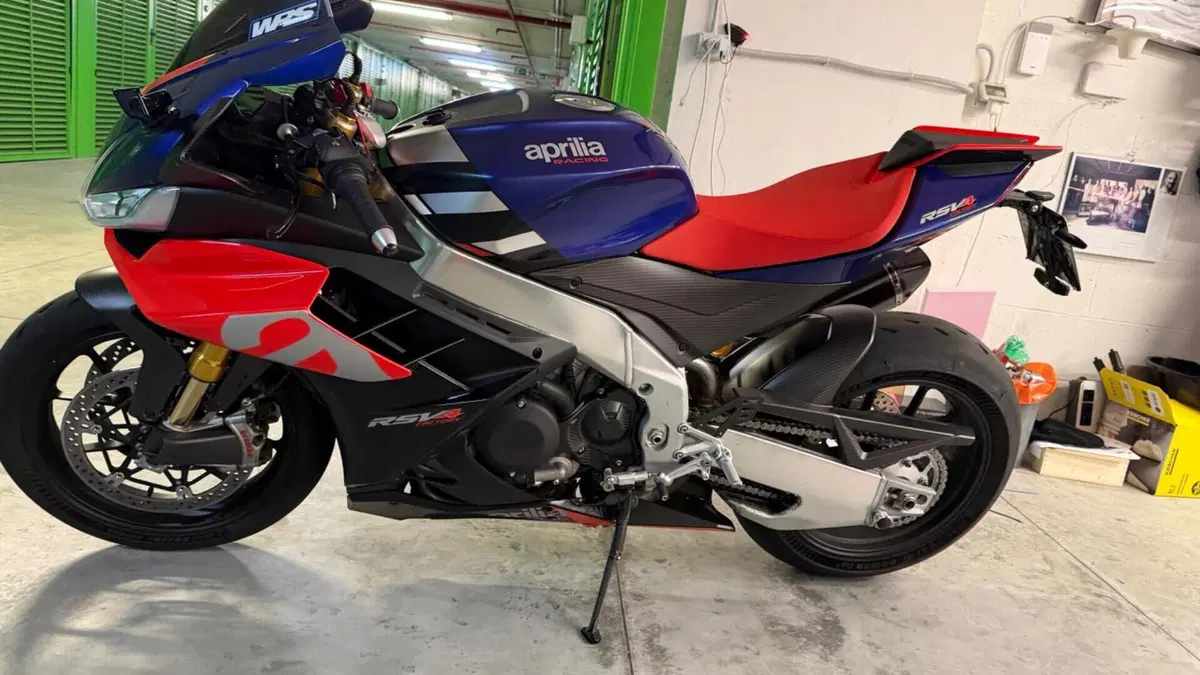 Aprilia RSV4 1100 Factory (2021 - 24)  (4)