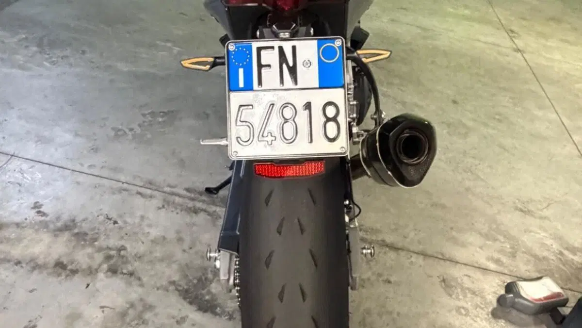 Aprilia RSV4 1100 Factory (2021 - 24)  (5)