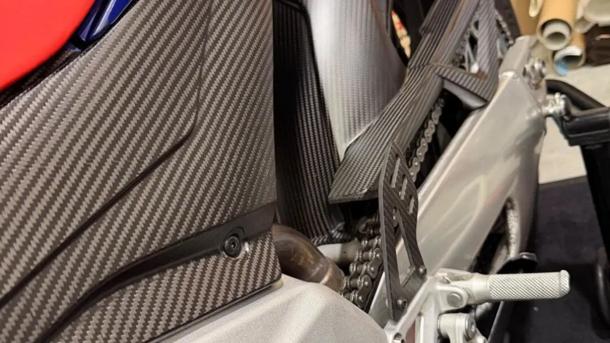 Aprilia RSV4 1100 Factory (2021 - 24)  (11)