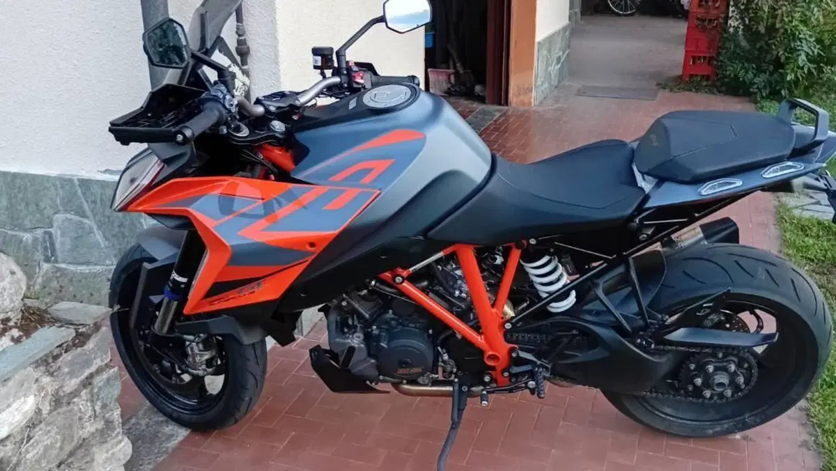 KTM 1290 Super Duke GT (2021 - 25)  (4)