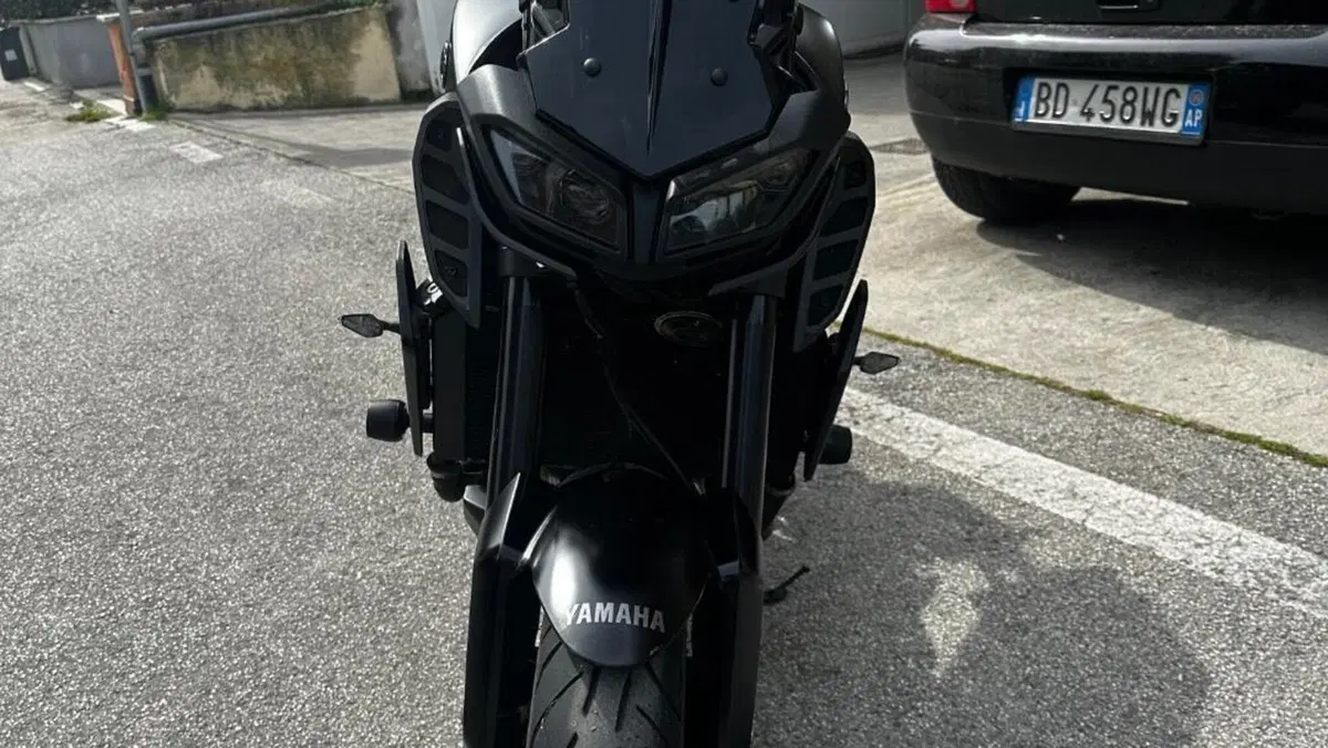 Yamaha MT-09 (2017 - 20)  (2)