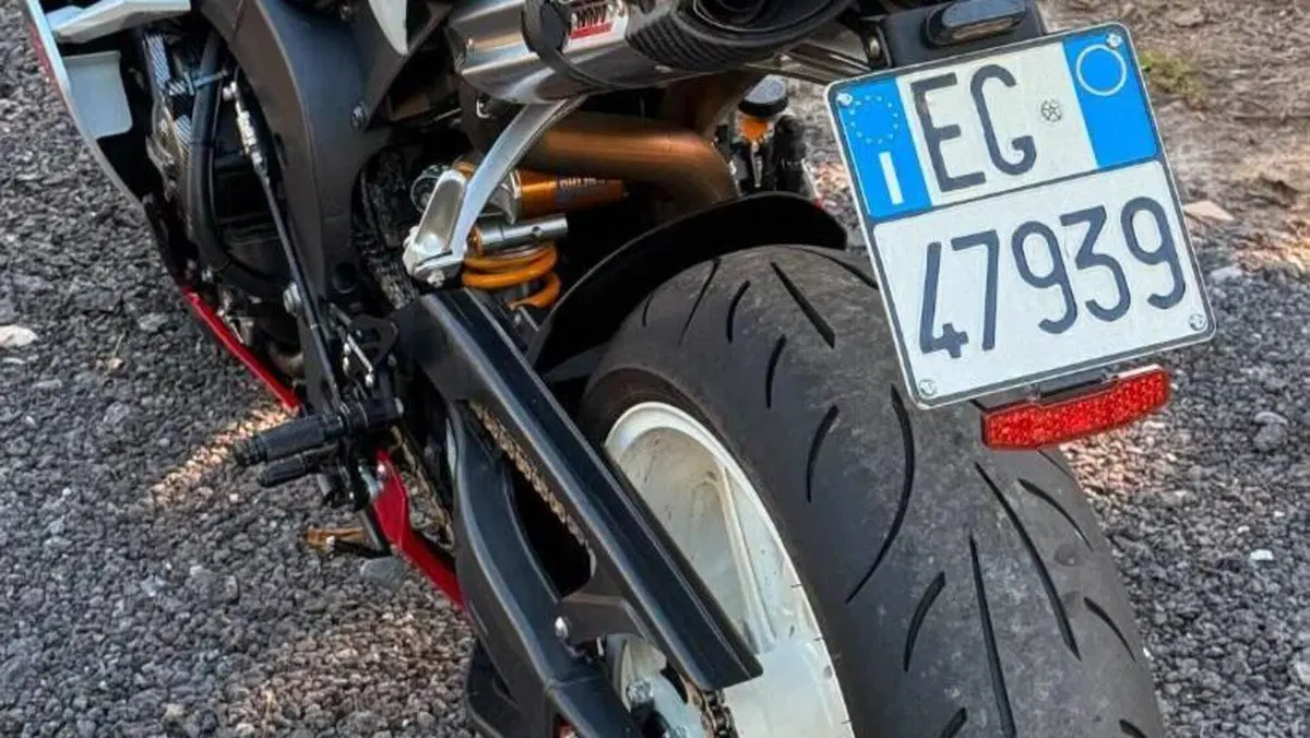 Yamaha YZF R1 (2007 - 08)  (3)