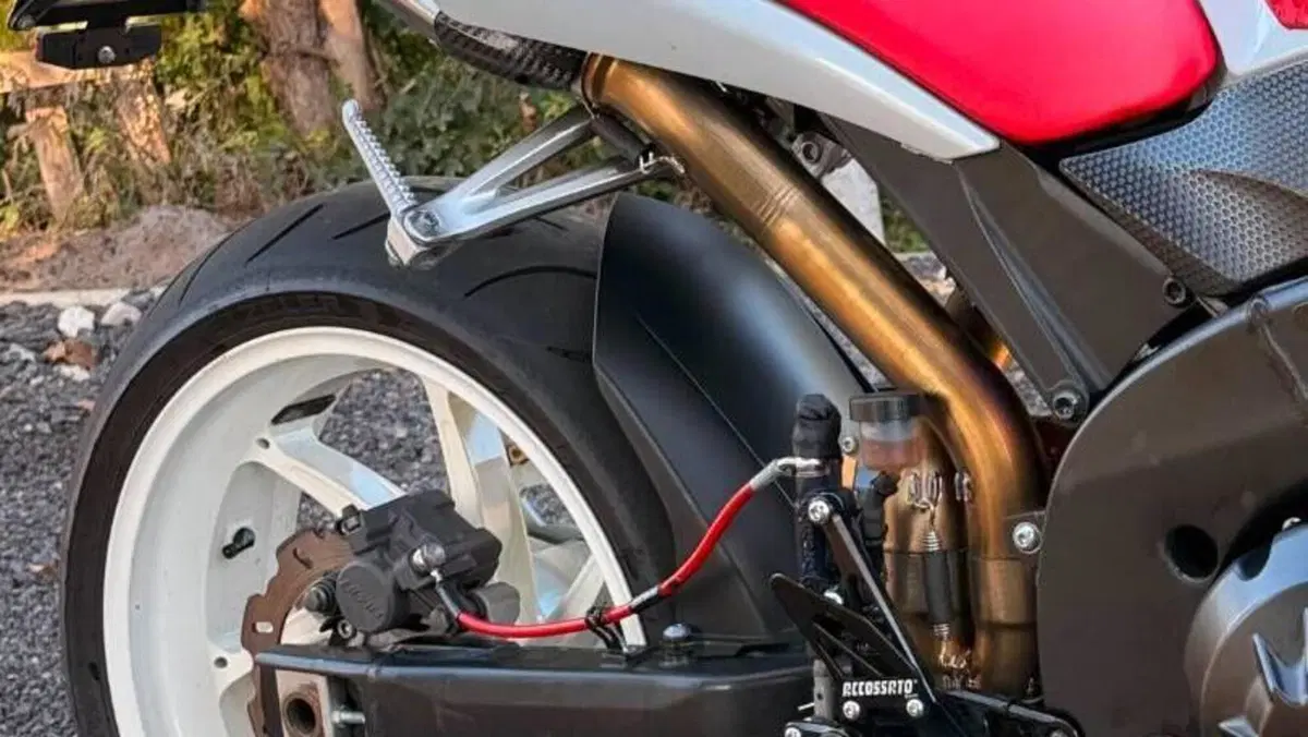 Yamaha YZF R1 (2007 - 08)  (6)