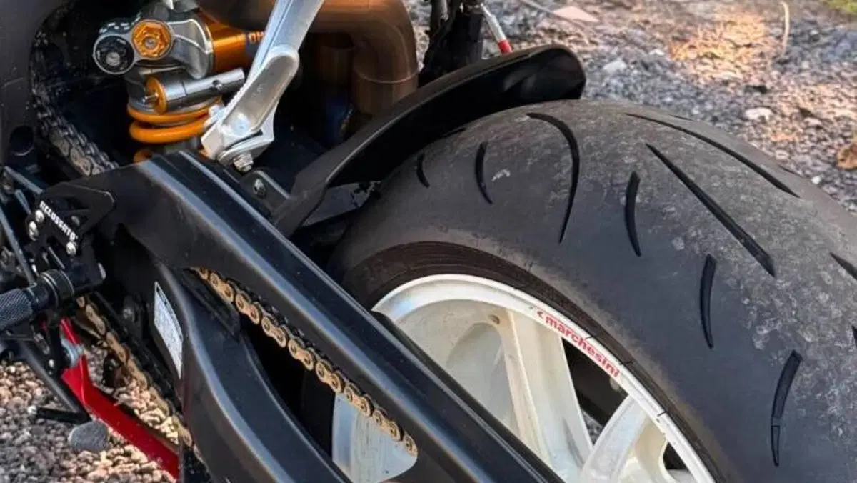 Yamaha YZF R1 (2007 - 08)  (12)