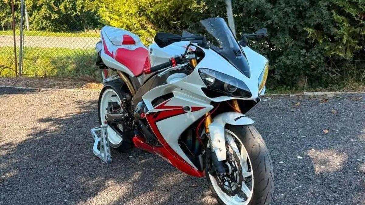 Yamaha YZF R1 (2007 - 08)  (18)