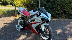Yamaha YZF R1 (2007 - 08)  (19)