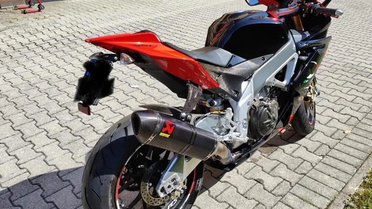Aprilia RSV4 Factory (2009 - 12)  (4)