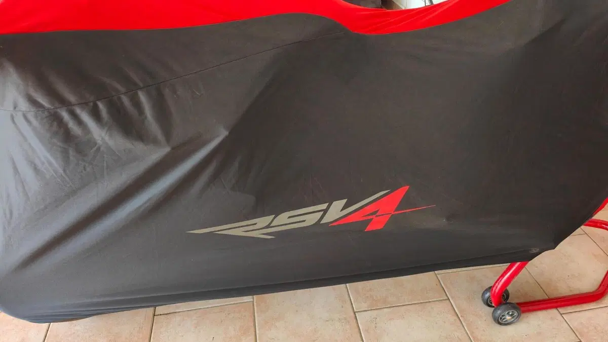 Aprilia RSV4 Factory (2009 - 12)  (6)