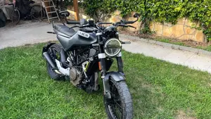 Husqvarna Svartpilen 401 (2021 - 23)  (3)