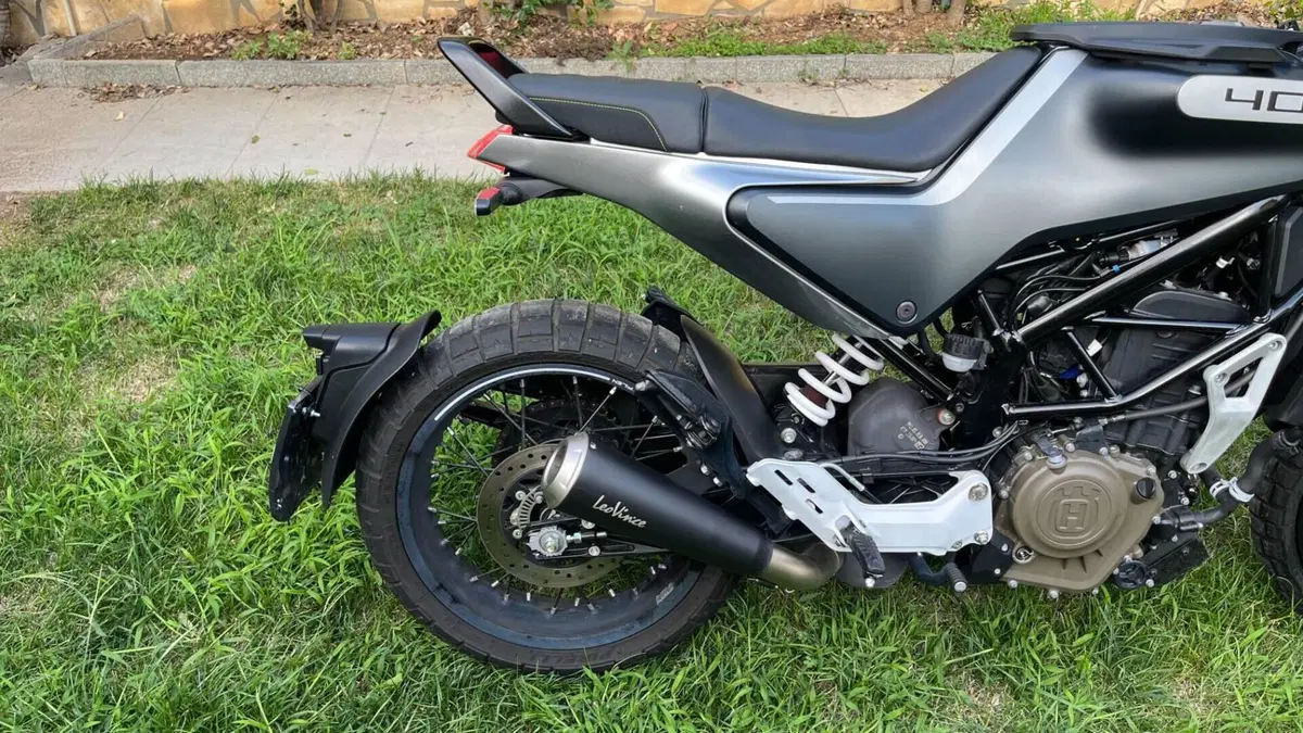 Husqvarna Svartpilen 401 (2021 - 23)  (4)