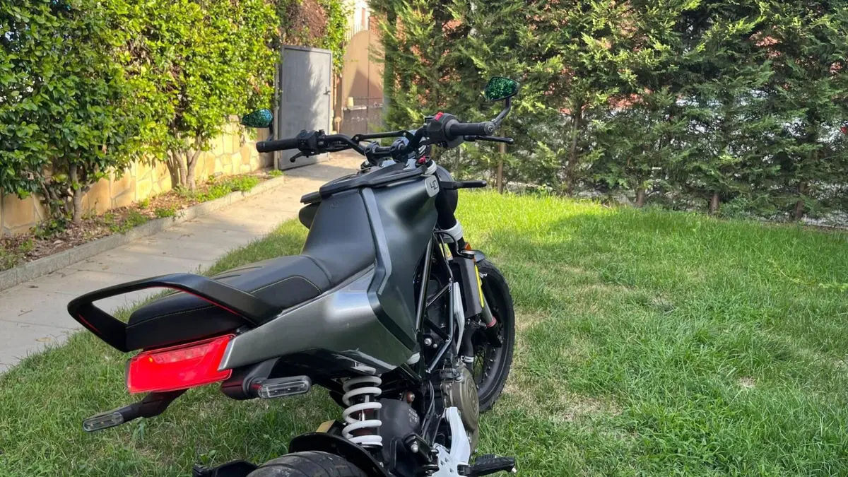 Husqvarna Svartpilen 401 (2021 - 23)  (5)