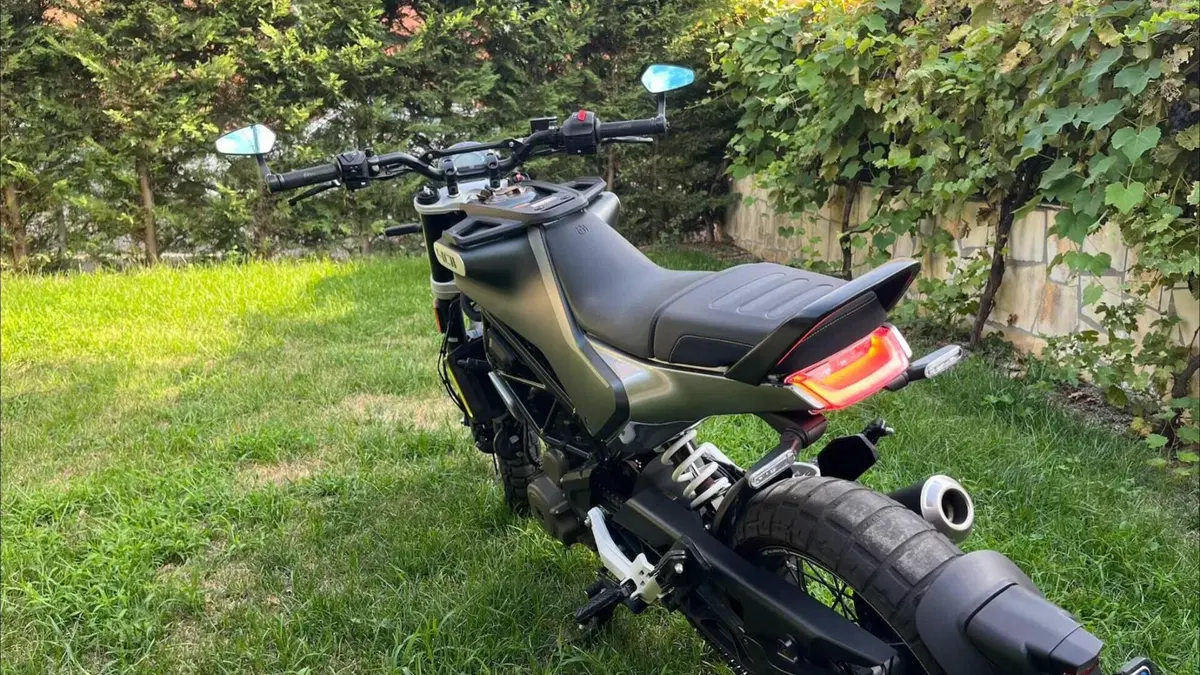Husqvarna Svartpilen 401 (2021 - 23)  (6)