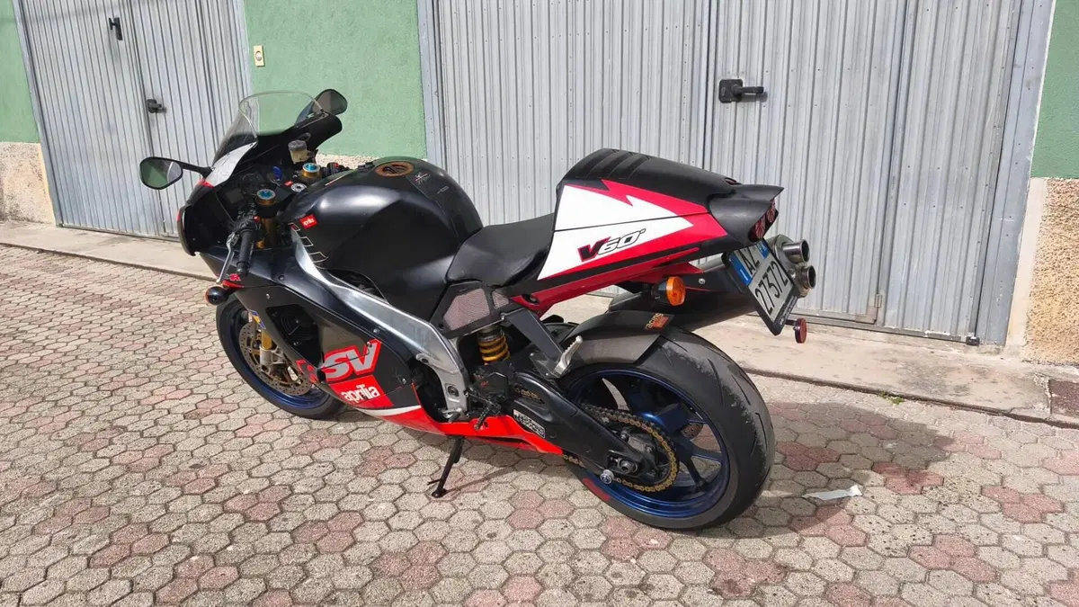 Aprilia RSV 1000 R (2001 - 02)  (3)