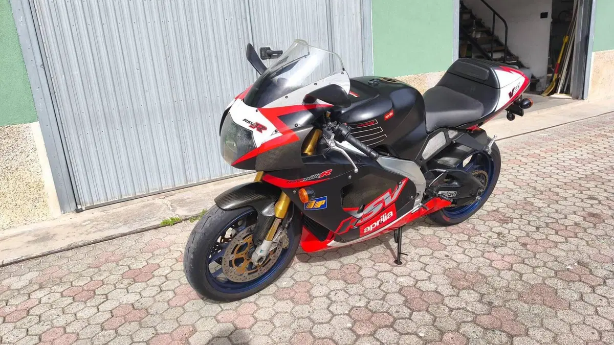 Aprilia RSV 1000 R (2001 - 02)  (4)