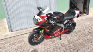 Aprilia RSV 1000 R (2001 - 02)  (4)