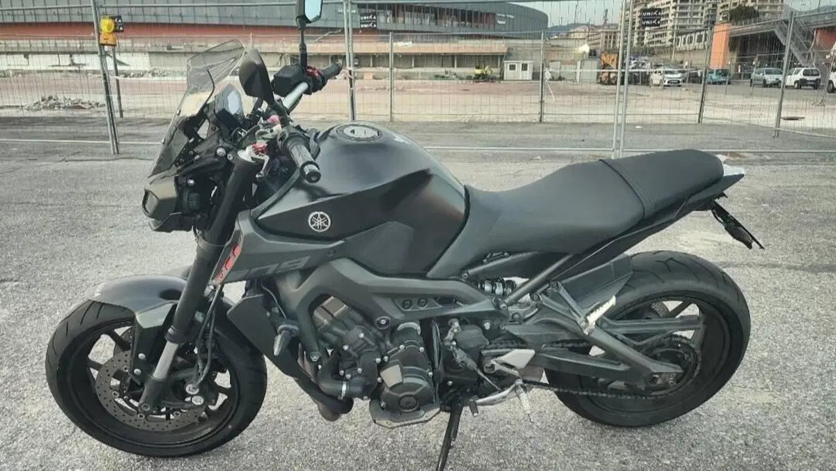 Yamaha MT-09 (2017 - 20)  (2)