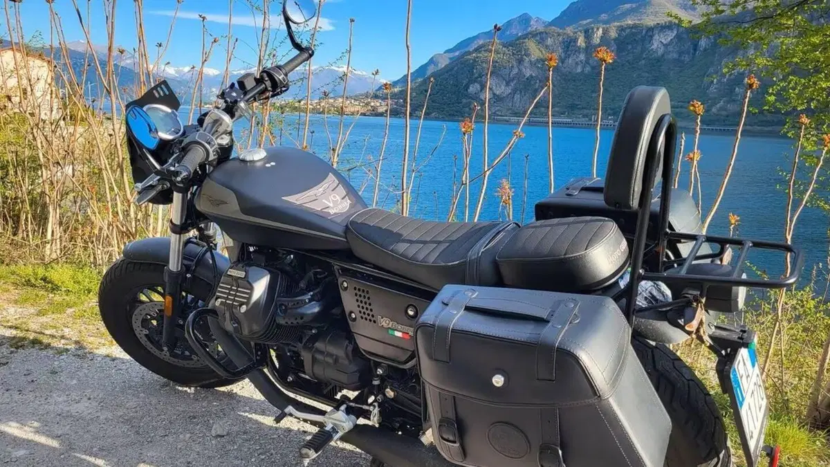 Moto Guzzi V9 Bobber (2021 - 25)  (2)