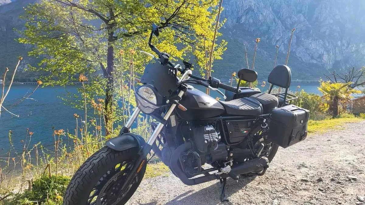 Moto Guzzi V9 Bobber (2021 - 25)  (3)