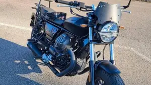 Moto Guzzi V9 Bobber (2021 - 25)  (4)