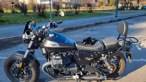 Moto Guzzi V9 Bobber (2021 - 25)  (6)