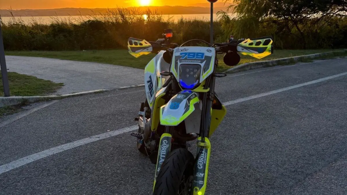 Husqvarna 701 Supermoto (2020) 