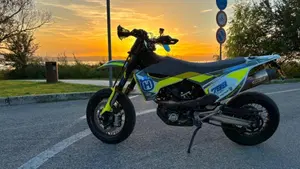 Husqvarna 701 Supermoto (2020)  (2)