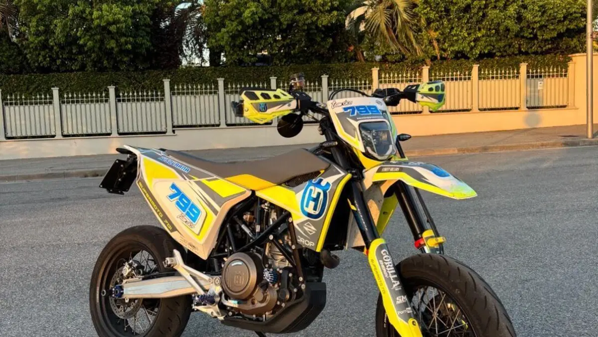 Husqvarna 701 Supermoto (2020)  (3)