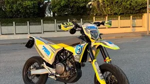 Husqvarna 701 Supermoto (2020)  (3)