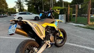 Husqvarna 701 Supermoto (2020)  (4)