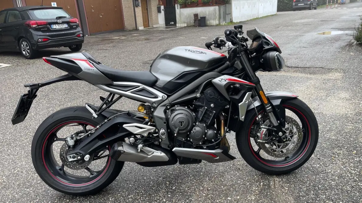 Triumph Street Triple RS (2020 - 22)  (7)