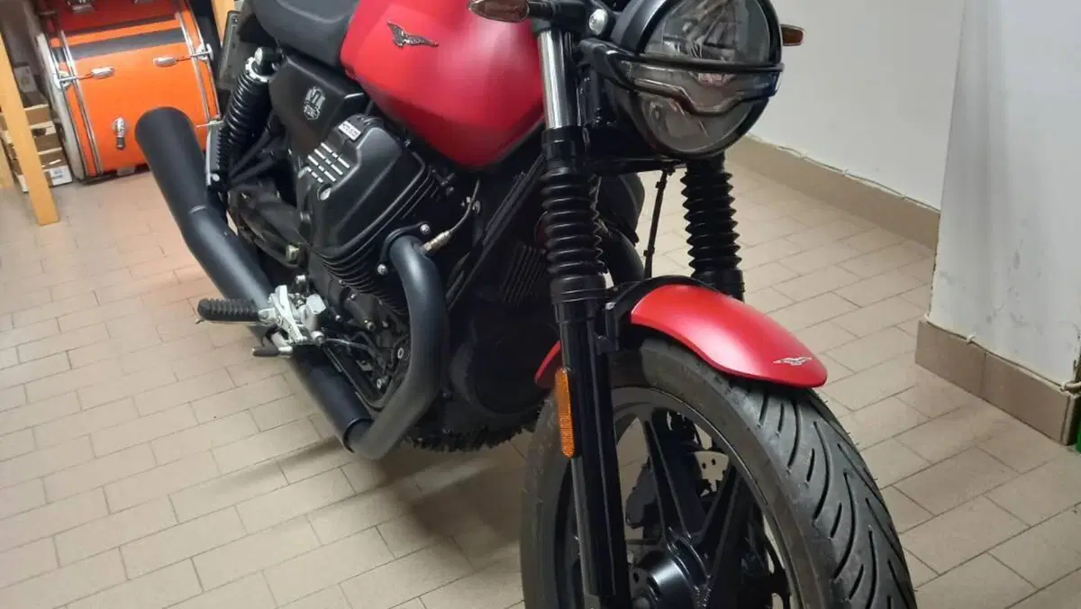Moto Guzzi V7 Stone (2021 - 24) 
