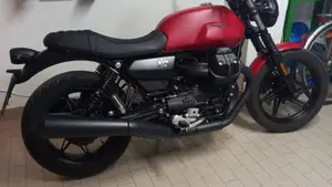 Moto Guzzi V7 Stone (2021 - 24)  (2)