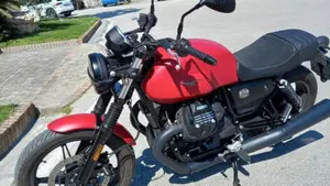 Moto Guzzi V7 Stone (2021 - 24)  (3)