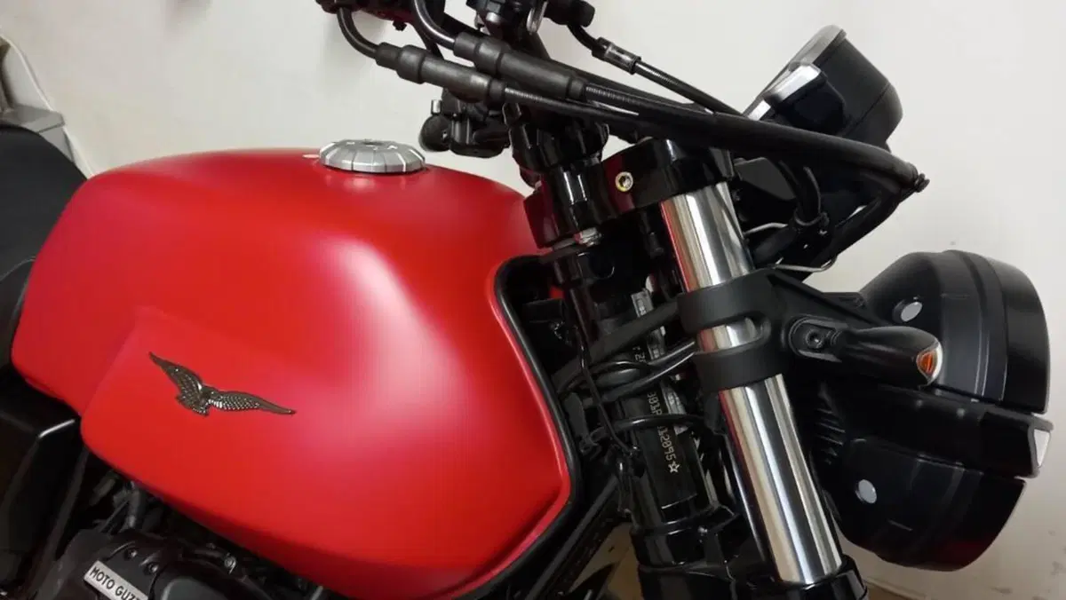 Moto Guzzi V7 Stone (2021 - 24)  (4)