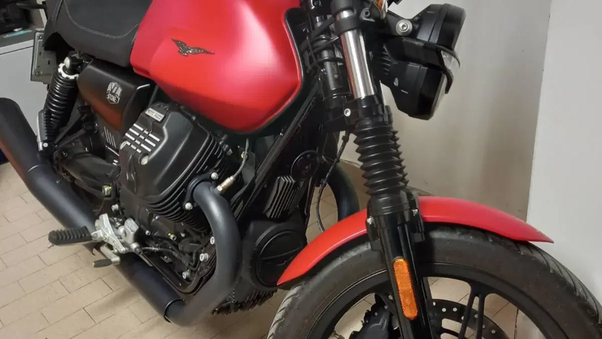 Moto Guzzi V7 Stone (2021 - 24)  (5)