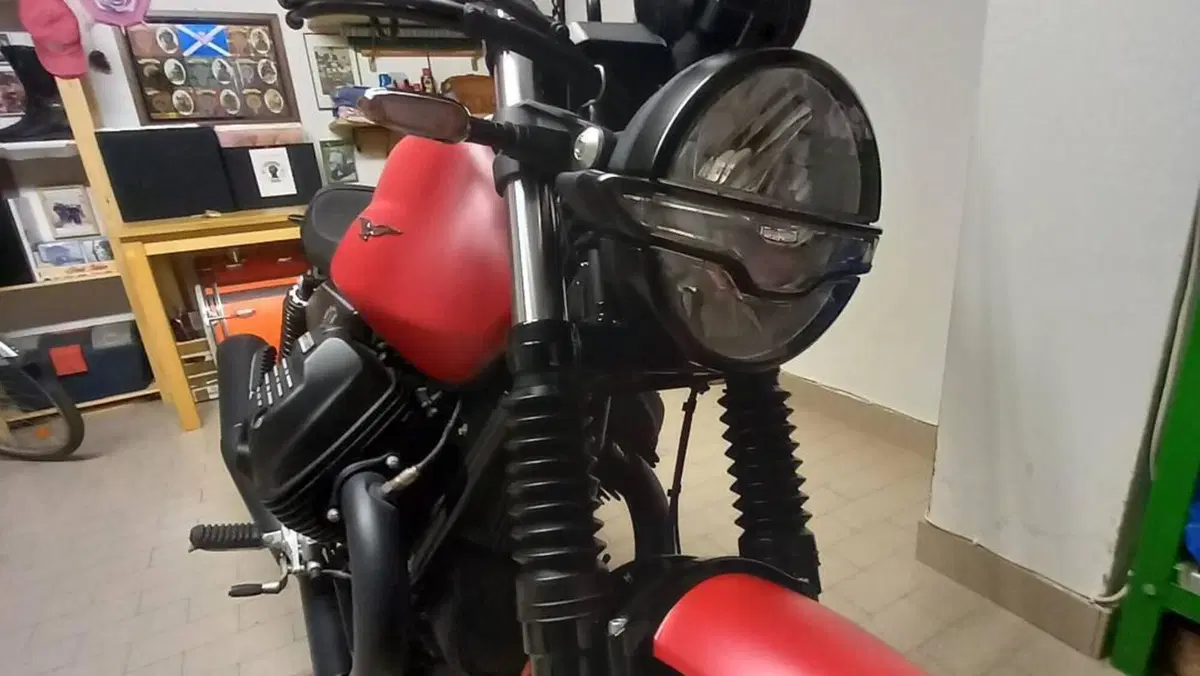 Moto Guzzi V7 Stone (2021 - 24)  (7)