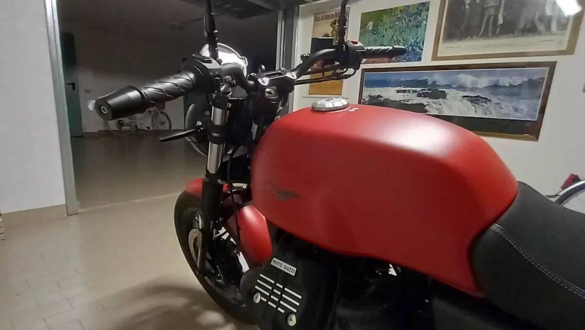 Moto Guzzi V7 Stone (2021 - 24)  (8)